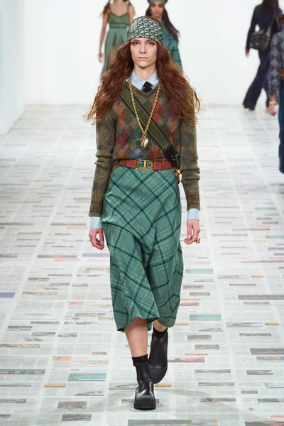 Look 74
